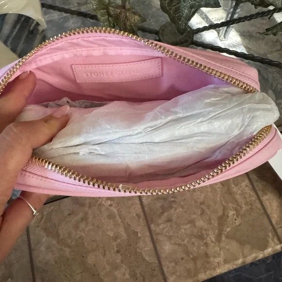 Stoney Clover Lane accessory bag - Picture 4 of 7